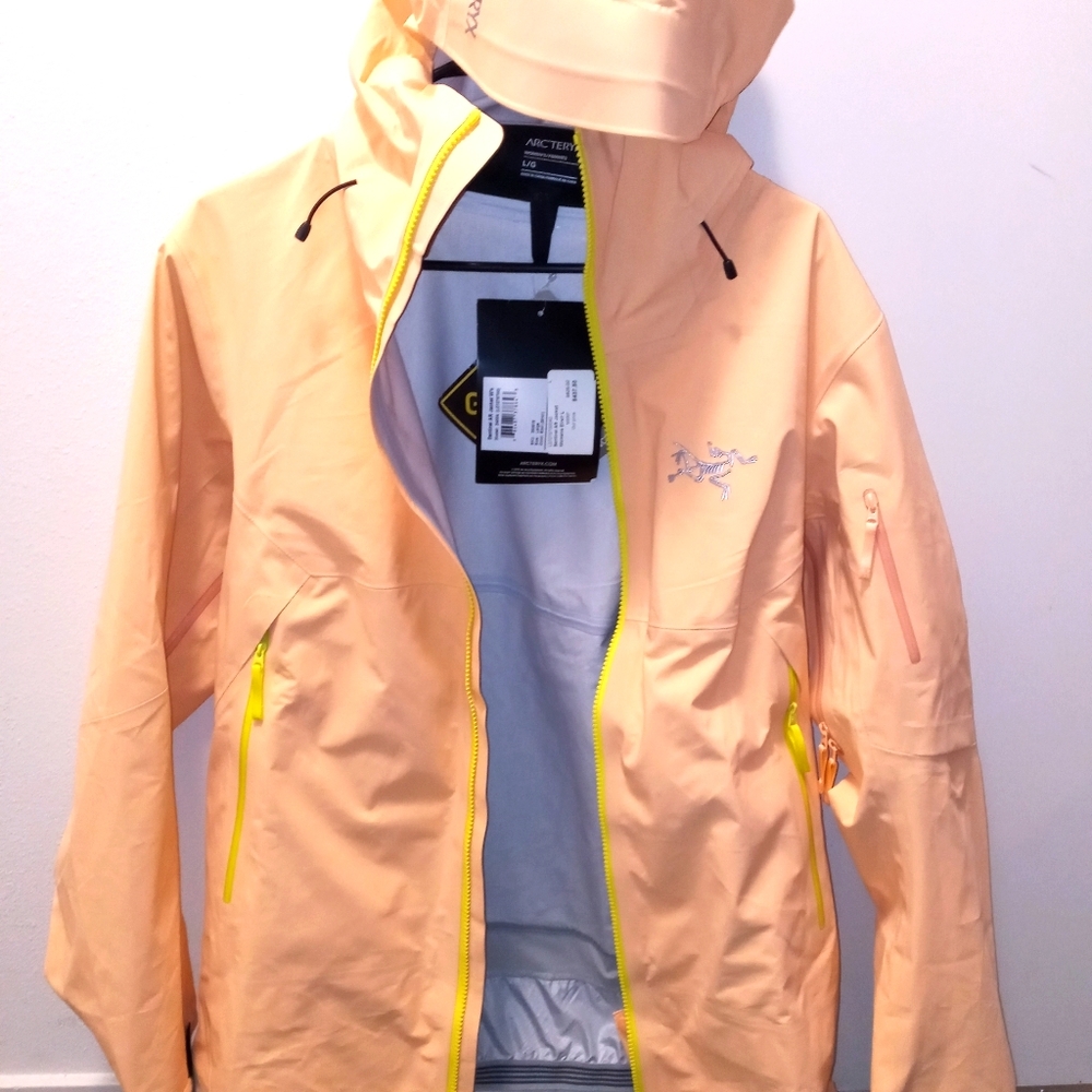 ✨✨ARC'TERYX WOMENS ELIXIR SENTINAL AR JACKET